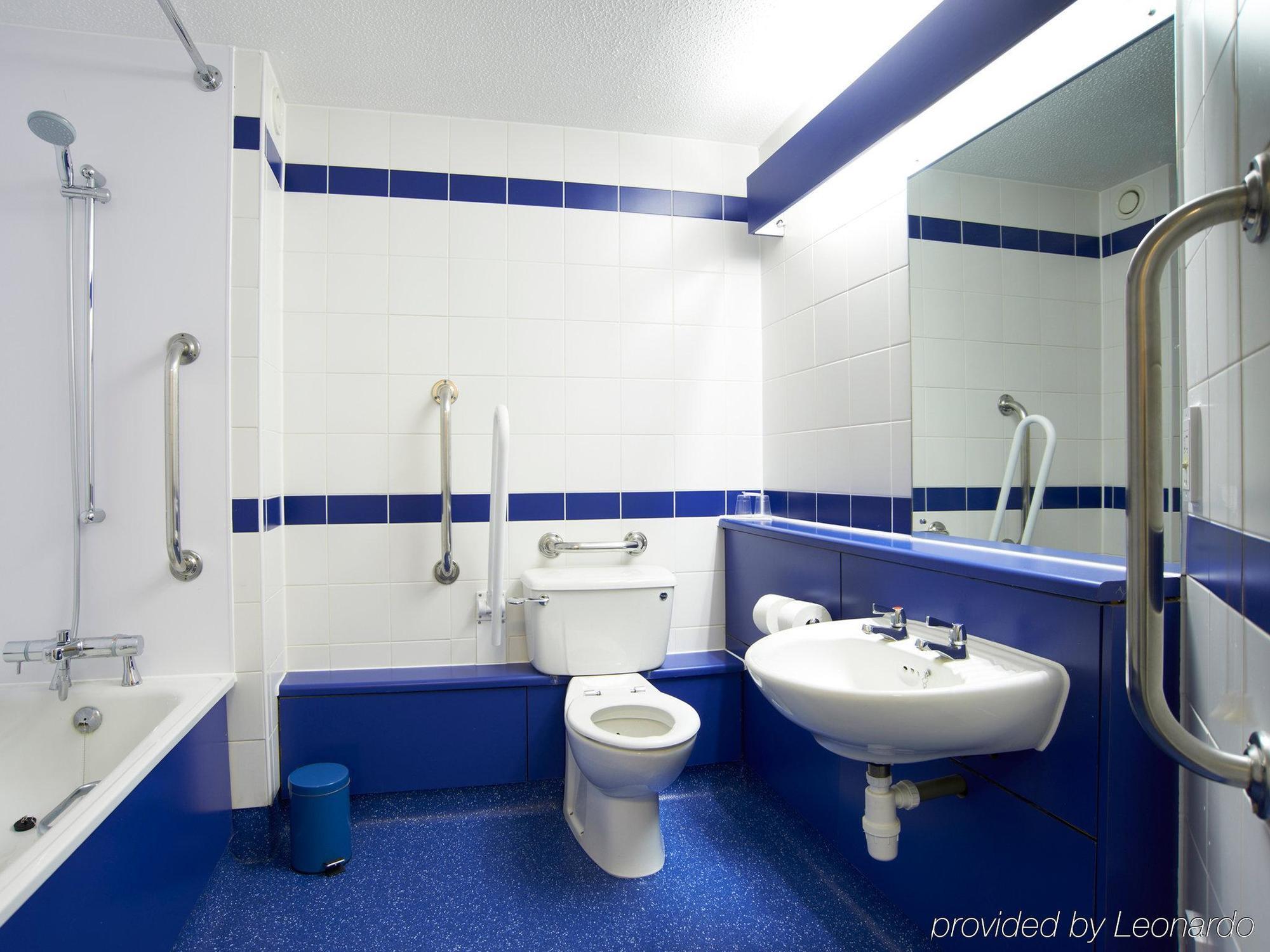 Travelodge Dundee Central Hotel Exterior photo