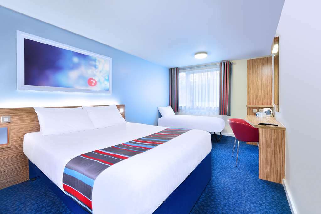 Travelodge Dundee Central Hotel Room photo